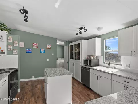 Kitchen - 4320 Margoree Ln, Fallon, NV 89406 photo 3 of 6