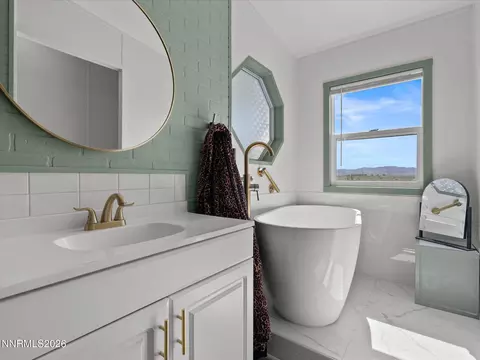 Bath - 4320 Margoree Ln, Fallon, NV 89406 photo 2 of 4