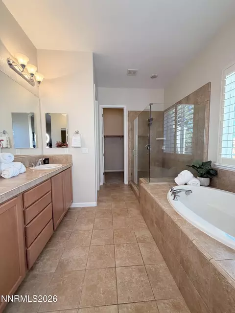 Bath - 2665 Mule Cir, Reno, NV 89521 photo 1 of 2