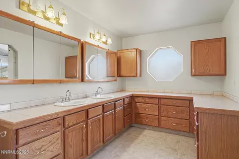 Bath - 717 Noel Ln, Fallon, NV 89406 photo 2 of 3