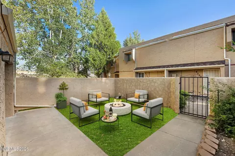 8690 Dixon Ln, Reno, NV 89511