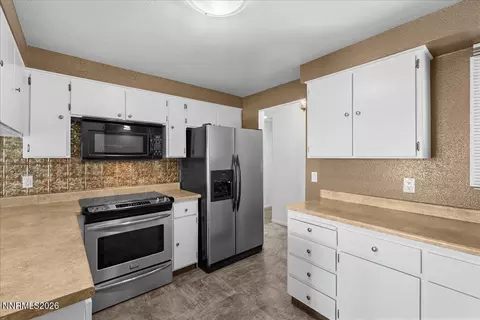 Kitchen - 7190 Bluestone Dr, Reno, NV 89511 photo 4 of 4
