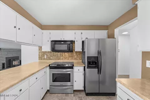 Kitchen - 7190 Bluestone Dr, Reno, NV 89511 photo 3 of 4