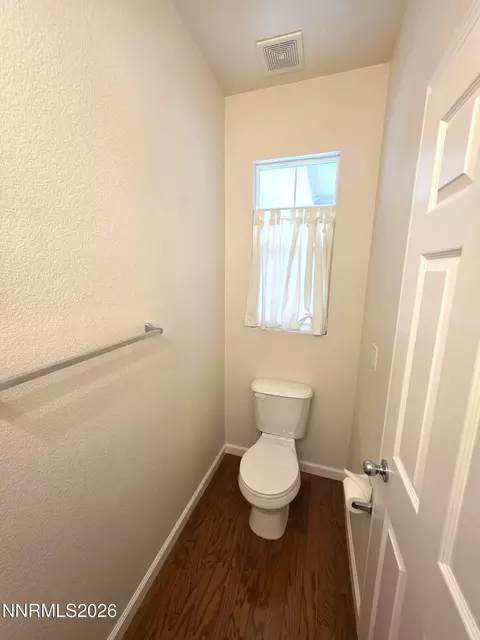 Bath - 9229 Lone Wolf Cir, Reno, NV 89506 photo 1 of 3