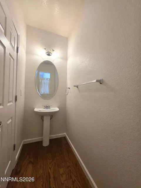 Bath - 9229 Lone Wolf Cir, Reno, NV 89506 photo 2 of 3