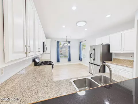 Kitchen - 10443 Summershade Ln, Reno, NV 89521 photo 6 of 6