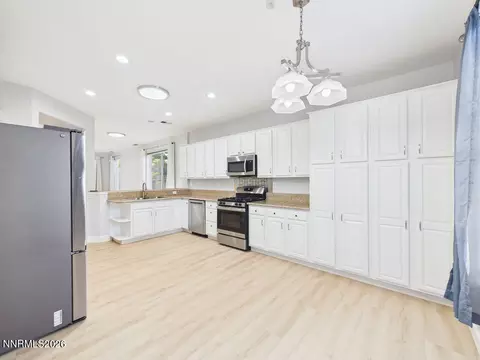 Kitchen - 10443 Summershade Ln, Reno, NV 89521 photo 2 of 6