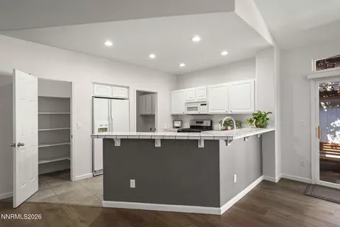Kitchen - 730 Caughlin Gln, Reno, NV 89519 photo 3 of 3