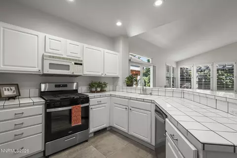 Kitchen - 730 Caughlin Gln, Reno, NV 89519 photo 2 of 3