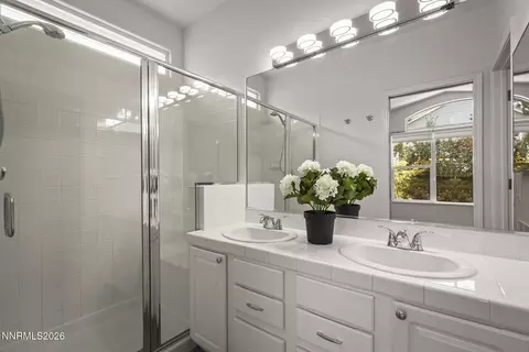 Bath - 730 Caughlin Gln, Reno, NV 89519 photo 1 of 2