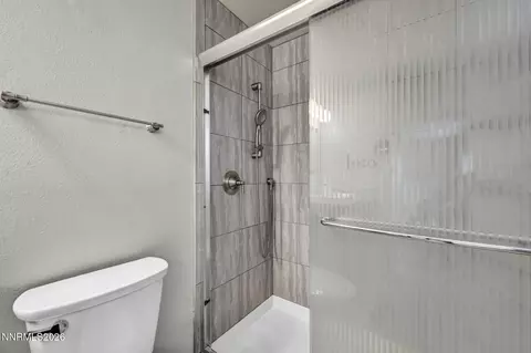 Bath - 4100 Edrie Dr, Reno, NV 89502 photo 2 of 6