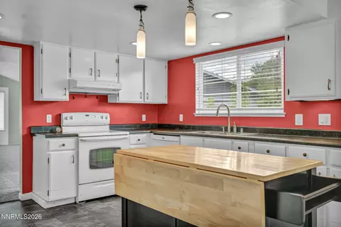 Kitchen - 4100 Edrie Dr, Reno, NV 89502 photo 4 of 5