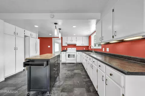 Kitchen - 4100 Edrie Dr, Reno, NV 89502 photo 2 of 5