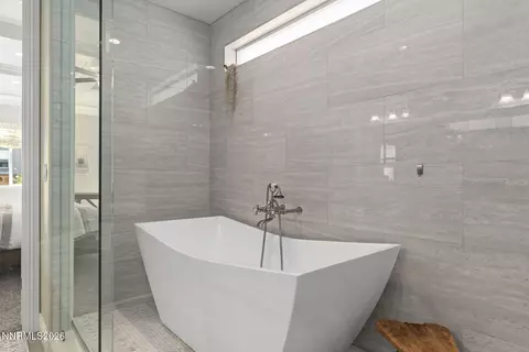 Bath - 1551 Elk Run Trl, Reno, NV 89523 photo 4 of 8
