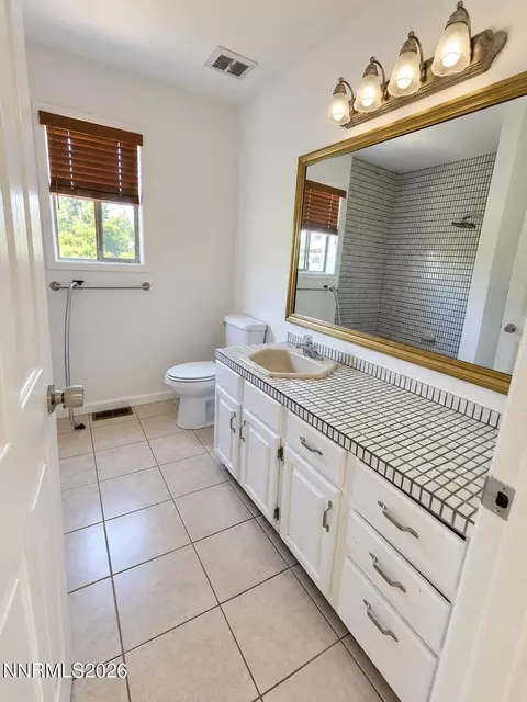 Bath - 2990 Rustic Manor Cir, Reno, NV 89509 photo 2 of 7