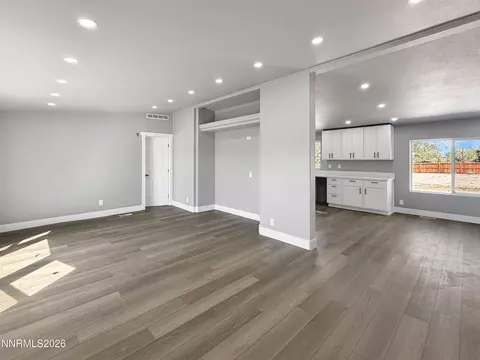 Living - 5510 Vanessa Dr, Fallon, NV 89406 photo 3 of 7