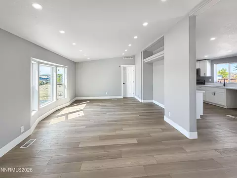 Living - 5510 Vanessa Dr, Fallon, NV 89406 photo 2 of 7