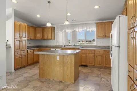 Kitchen - 4301 Horseshoe Dr, Fallon, NV 89406 photo 2 of 5