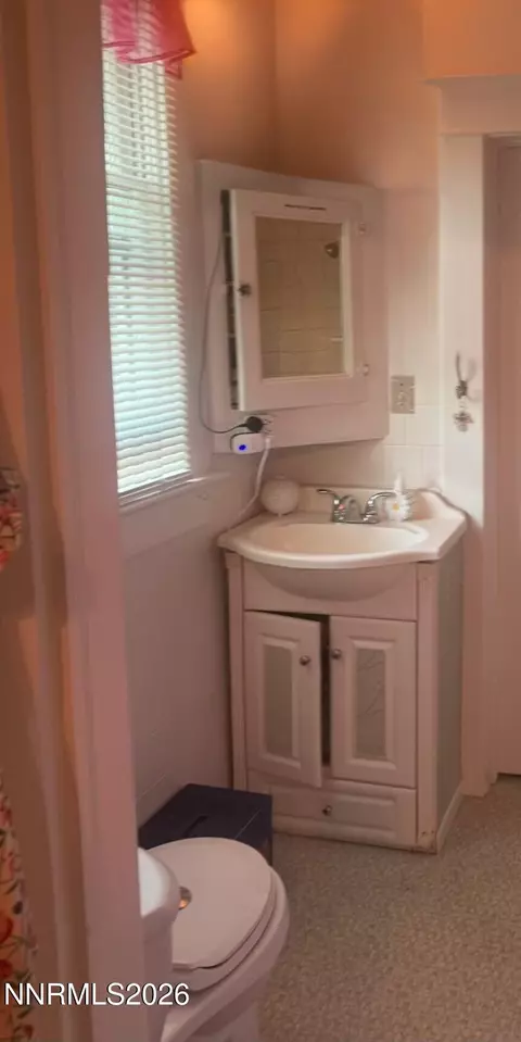 Bath - 312 E Taylor St, Reno, NV 89502 photo 3 of 5