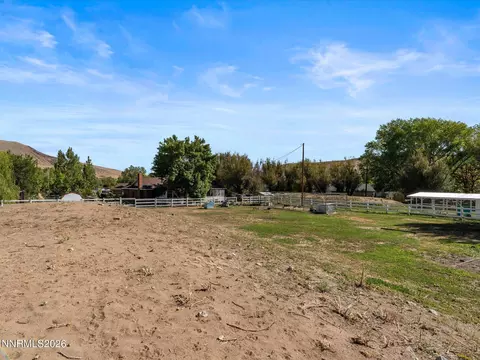 Exterior - 110 E Laramie Dr, Reno, NV 89521 photo 16 of 18