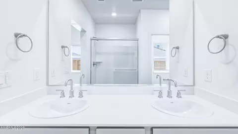 Bath - 627 Fraser Loop, Dayton, NV 89403 photo 1 of 4