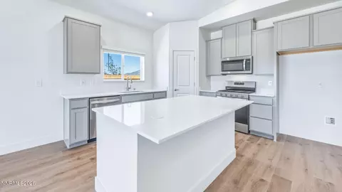 Kitchen - 627 Fraser Loop, Dayton, NV 89403 photo 3 of 4