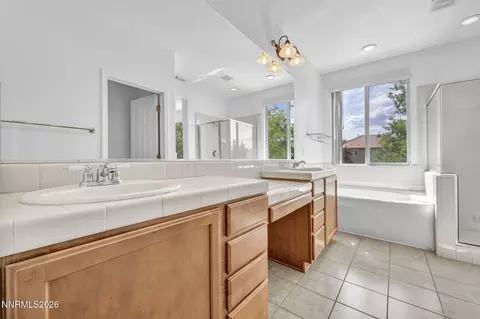 Bath - 460 Alysheba Ct, Reno, NV 89521 photo 1 of 7