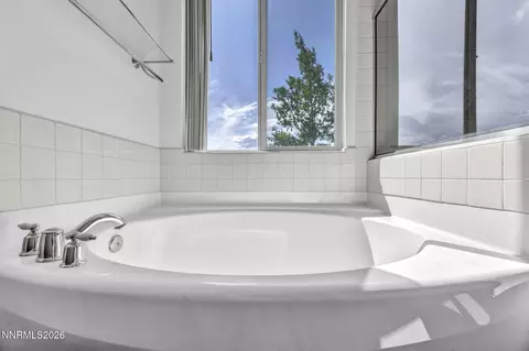 Bath - 460 Alysheba Ct, Reno, NV 89521 photo 2 of 7
