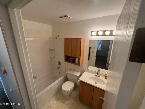 Bath - 10052 Albite St, Reno, NV 89506 photo 2 of 2