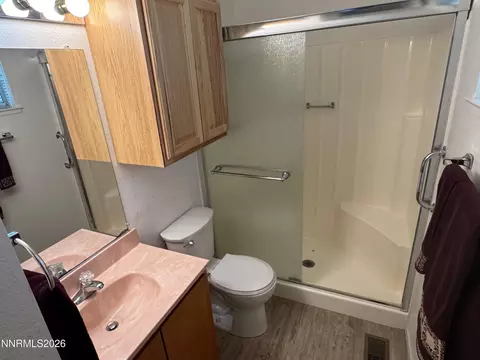 Bath - 10052 Albite St, Reno, NV 89506 photo 1 of 2