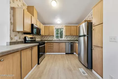 Kitchen - 176 Crescent Dr, Stateline, NV 89449 photo 2 of 3