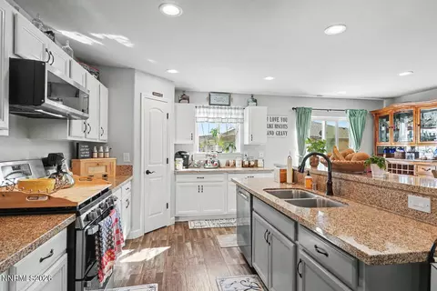 Kitchen - 1280 Venitian Ct, Fallon, NV 89406 photo 2 of 4