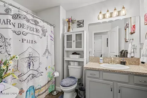 Bath - 1280 Venitian Ct, Fallon, NV 89406 photo 1 of 2
