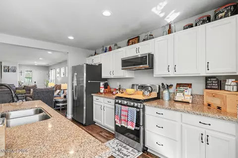 Kitchen - 1280 Venitian Ct, Fallon, NV 89406 photo 3 of 4