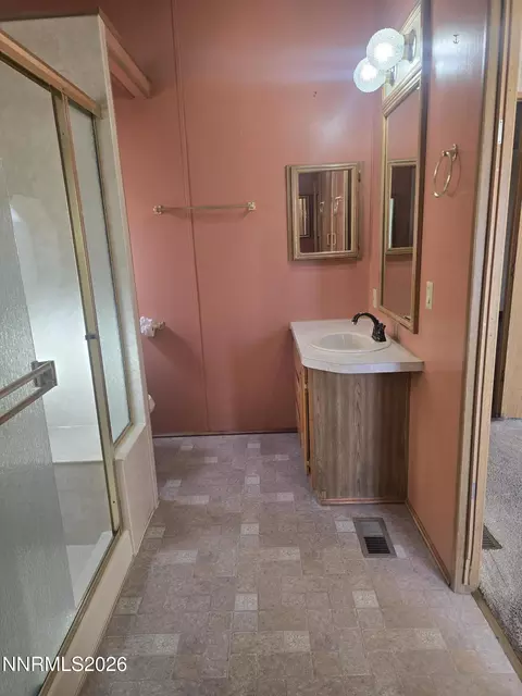 Bath - 4676 Solias Rd, Fallon, NV 89406 photo 3 of 4