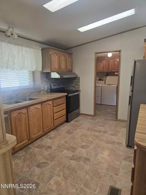 Kitchen - 4676 Solias Rd, Fallon, NV 89406 photo 5 of 7