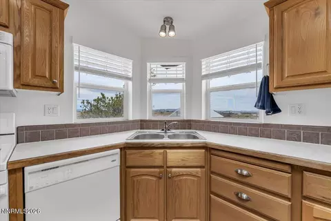 Kitchen - 10880 Carson Hwy, Fallon, NV 89406 photo 4 of 5