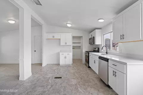 Kitchen - 3045 Casey Rd, Fallon, NV 89406 photo 2 of 3