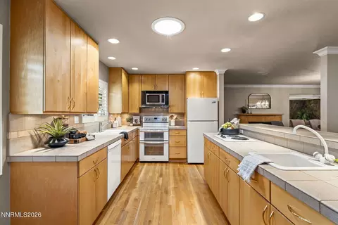 Kitchen - 2255 Sequoia Ln, Reno, NV 89502 photo 2 of 5