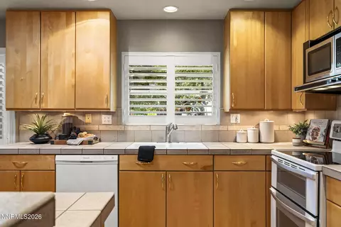 Kitchen - 2255 Sequoia Ln, Reno, NV 89502 photo 5 of 5