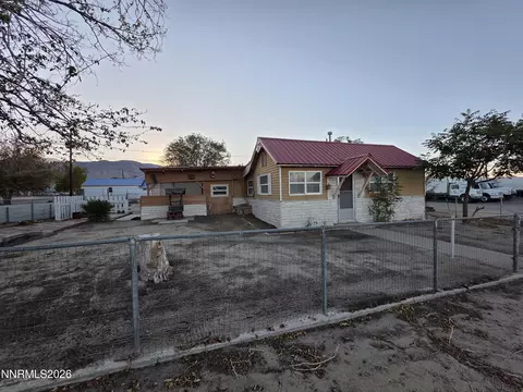 215 E St, Hawthorne, NV 89415