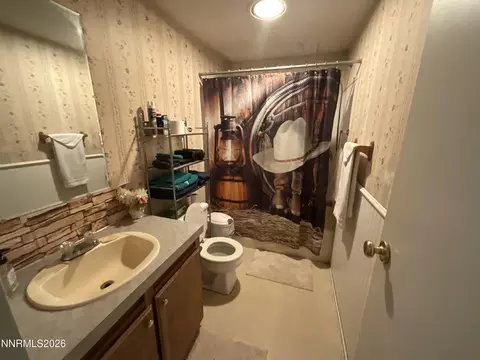 Bath - 4111 Solias Rd, Fallon, NV 89406 photo 1 of 3