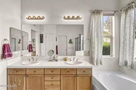 Bath - 1275 S Fox Glen Ct, Reno, NV 89521 photo 5 of 8