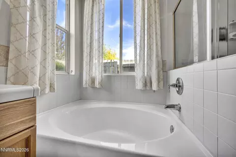 Bath - 1275 S Fox Glen Ct, Reno, NV 89521 photo 6 of 8