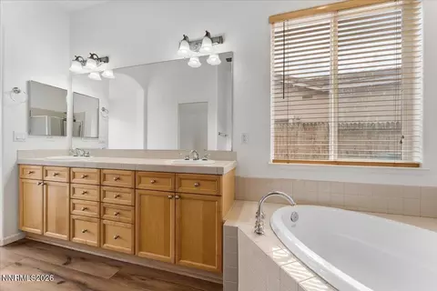 Bath - 2545 Baton Dr, Reno, NV 89521 photo 3 of 5