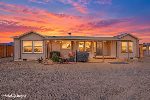 5285 Lemon St, Silver Springs, NV 89429