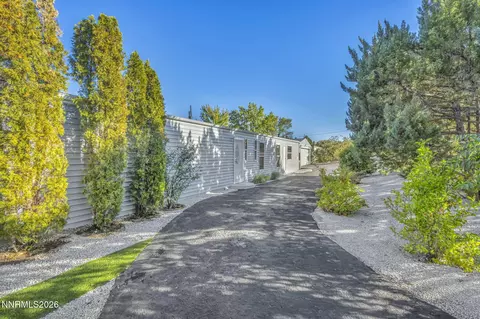 4660 W Leonesio Dr, Sun Valley, NV 89433