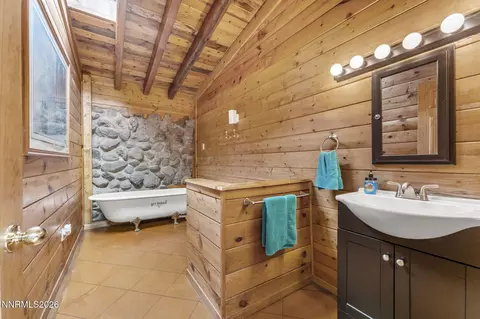 Bath - 2565 Ruby Ave, Silver Springs, NV 89429 photo 2 of 2