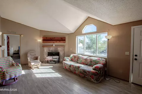 Living - 4615 Aurora Ave, Winnemucca, NV 89445 photo 1 of 4