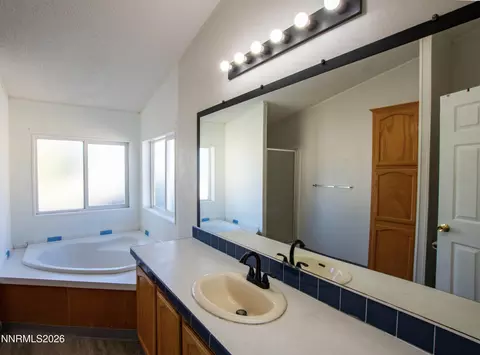 Bath - 4615 Aurora Ave, Winnemucca, NV 89445 photo 1 of 3